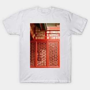 A Metaphor In Red And Gold © T-Shirt